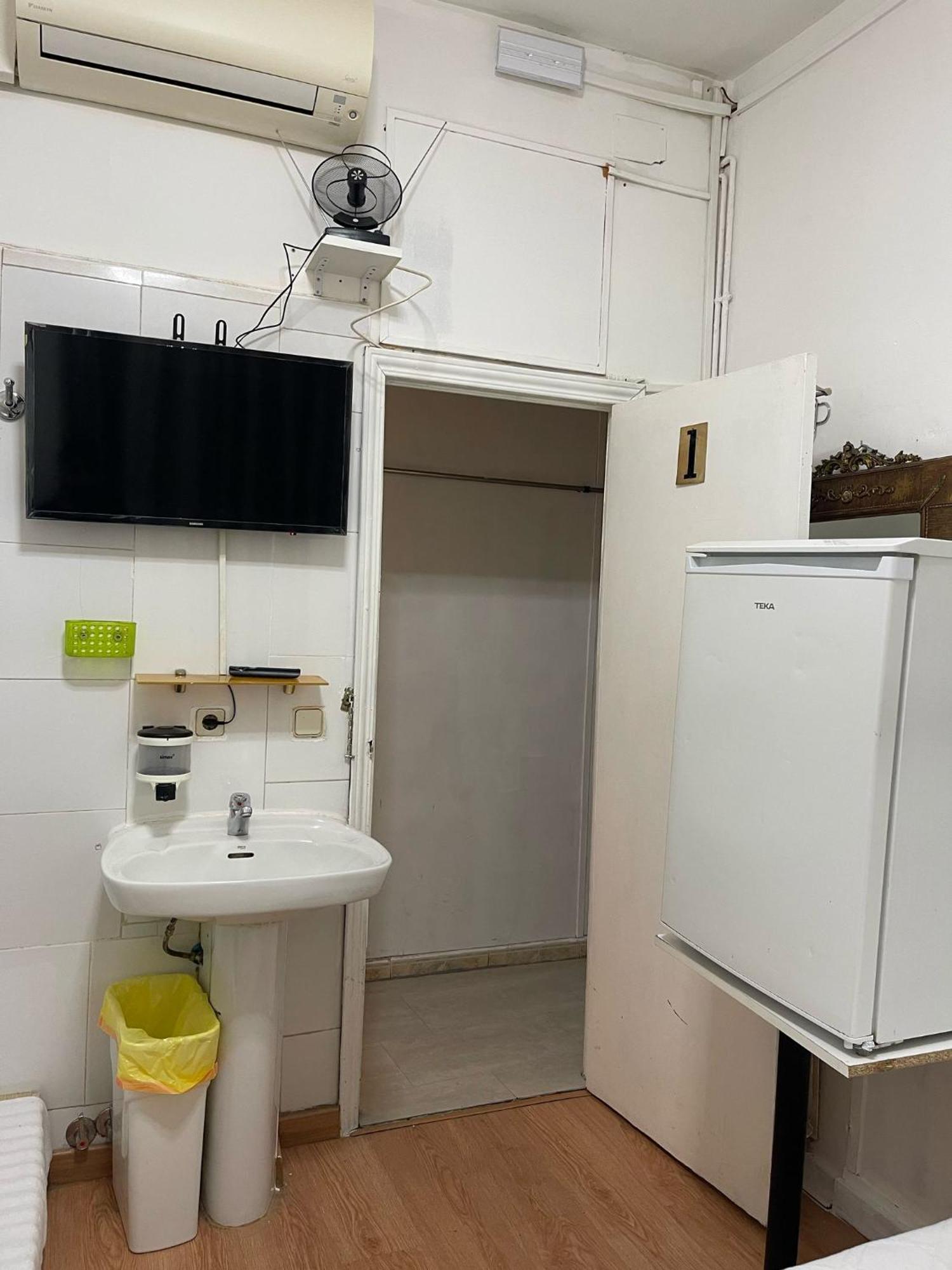 Hostal Daniel 马德里 外观 照片